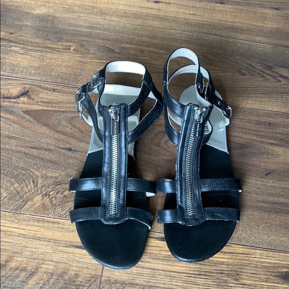 Michael Kors Sandals - Picture 1 of 2